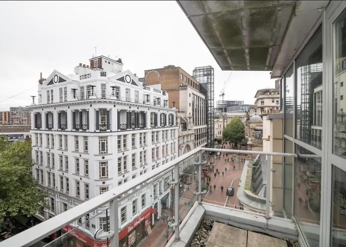 Stylish Two Bed In The Heart Of The City