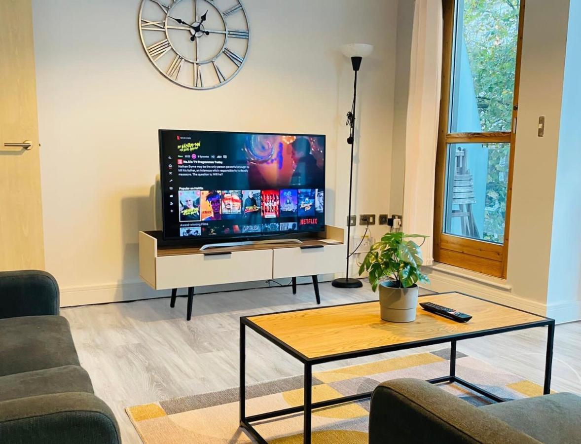 Stylish Two Bed In The Heart Of The Appartement *