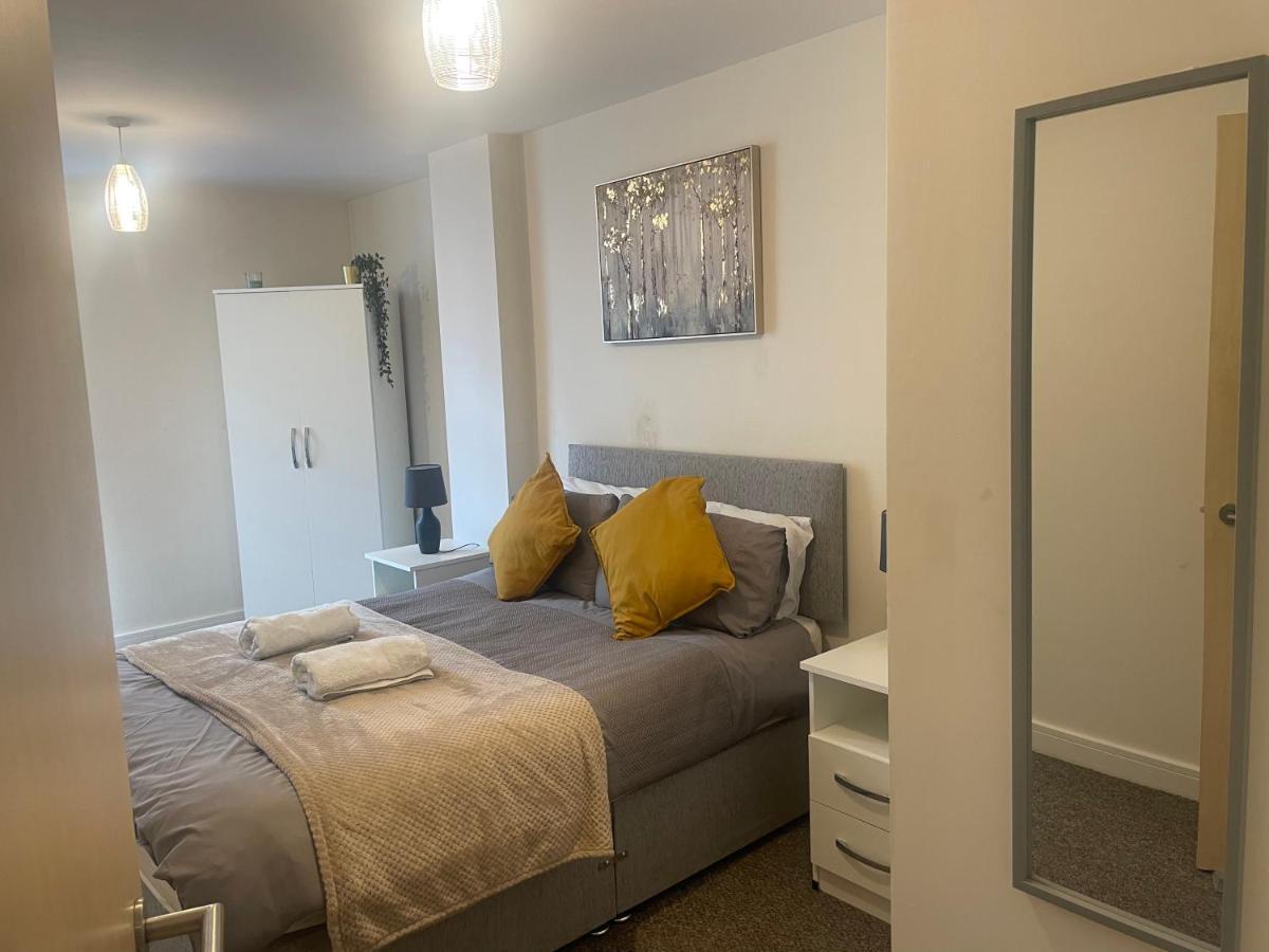 Stylish Two Bed In The Heart Of The Apartment